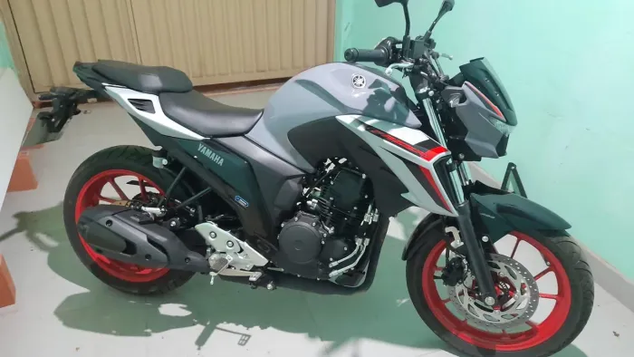 Yamaha Fazer FZ25 Connected - Cinza - Excelente estado