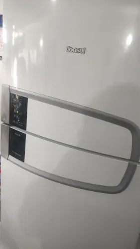 Vendo uma geladeira Consul grande em perfeito estado.