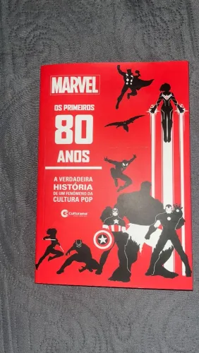 Livro "Os primeiros 80 anos da Marvel"