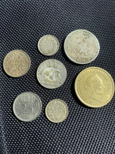 Moedas antigas estrangeiras de prata