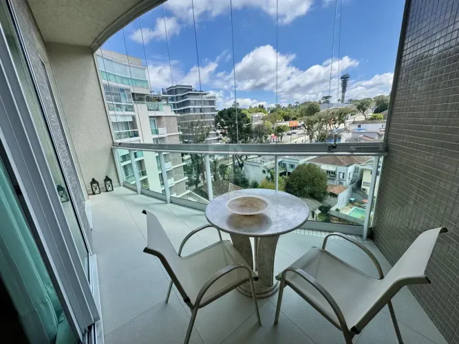 UM APARTAMENTO SINGULAR, COM 4 QUARTOS E 4 VAGAS