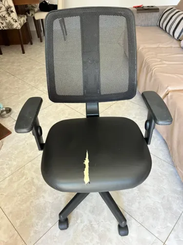 Cadeira Giratória Ergonômica Cavaletti Preta bom estado