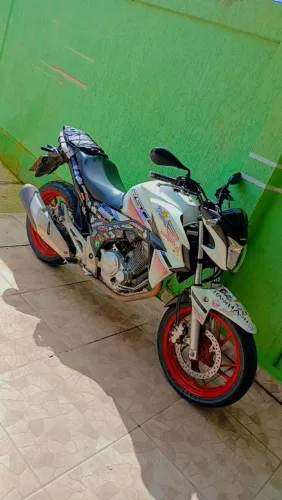 Moto segundo dono em ótimo estado
