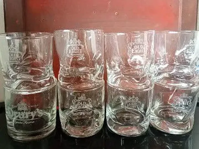 Copos para whisky.