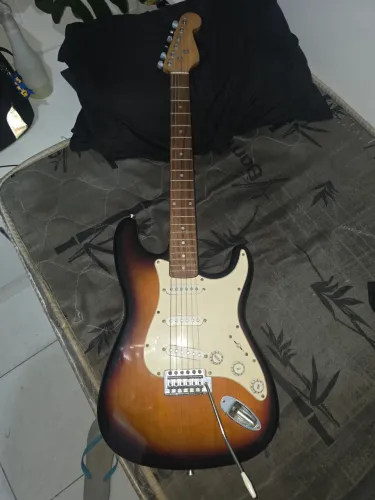 Guitarra stratocaster
