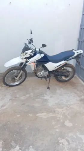 Vendo Bros ano 2023 valor 17 MIL REAIS Moto muito boa pronta para usar *42 vamos l