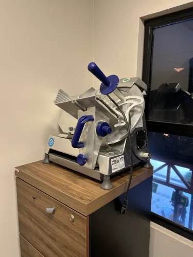 Fatiador e cortador de frios semi automático Vital