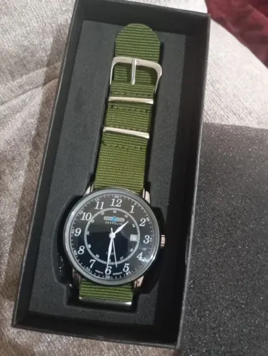 Relógio Zeppelin com pulseira nato