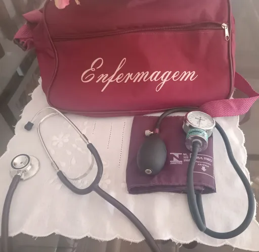 Kit enfermagem bolsa+esfigmomanometro+estetoscópio 