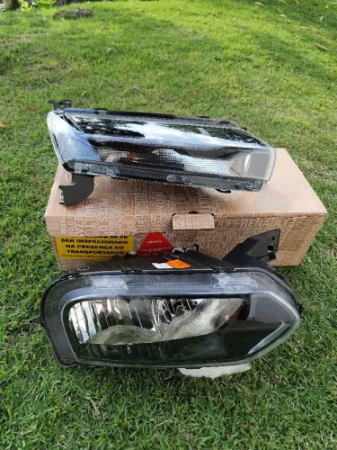 Farol Dianteiro Direito Superior e Inferior Renault Kwid 2023 ....