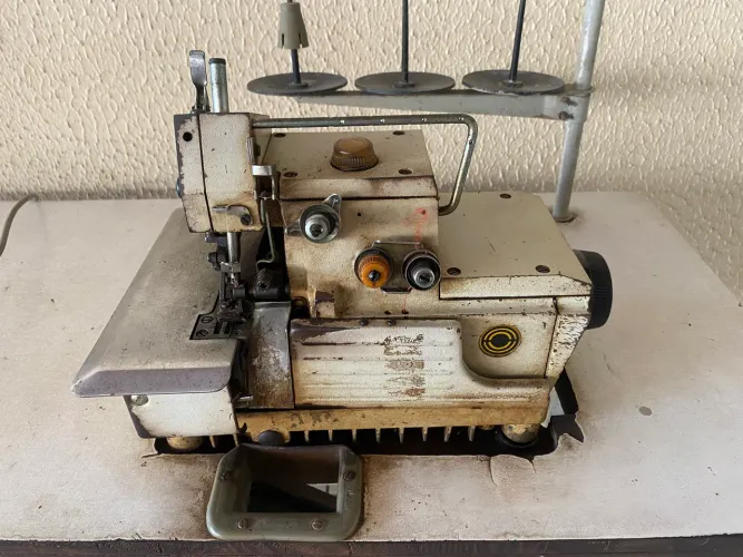 Máquina de costura overloque Industrial