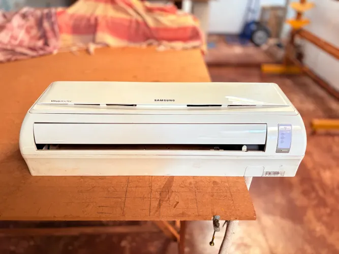 Ar-Condicionado Split Samsung Max Plus 9.000 BTUs (Frio) - 220V