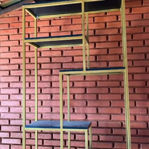 Estante Alta Design 2,55m Dourado Preto Metalon Sob Medida Nichos Assimétricos