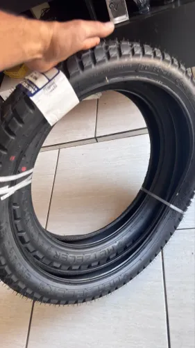 Par de pneus sahara metzeler