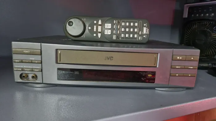 Video Cassete JVC com controle
