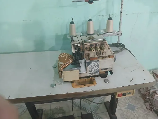 Máquina overloque