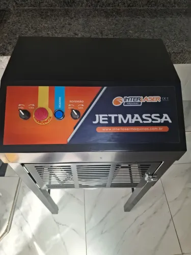 Vendo maquinas de salgado,misturela e maquina que produz 5.000 salgados por hora.