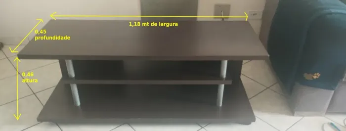 Rack para TV na cor tabaco, em bom estado de conservação.