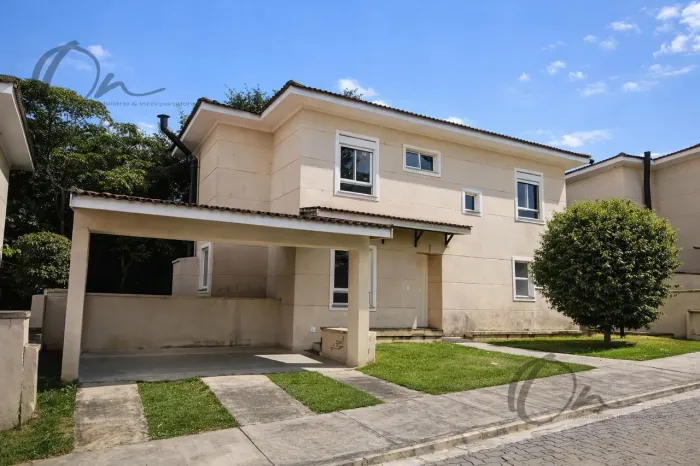 Venda de Casa em Condomínio de Luxo em Cotia-SP: 4 Quartos, 2 Suítes, 2 Salas, 3 Banheiros
