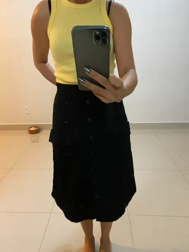 Saia preta cargo desapego feminino moda e evangelica até o joelho