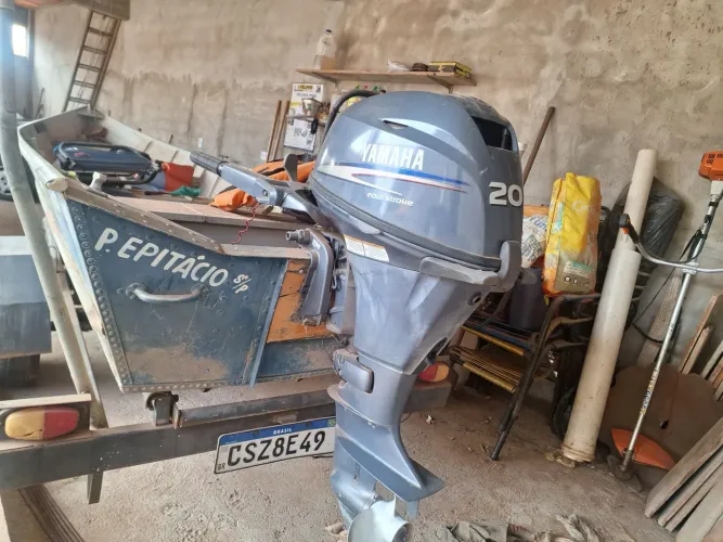 Vendo motor Yamaha 20HP4T ano 2009 - Gasolina