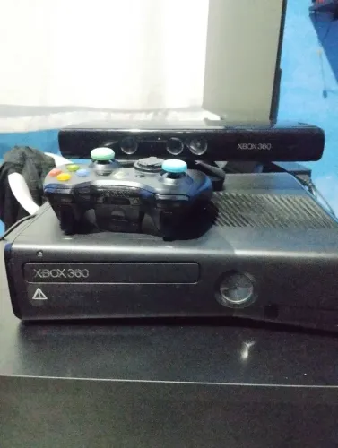 Xbox 360 slim desbloqueado + Kinect.