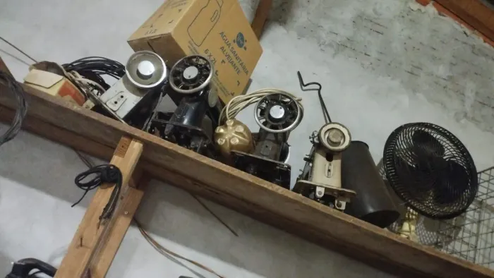 Vendo máquina de costura antiga