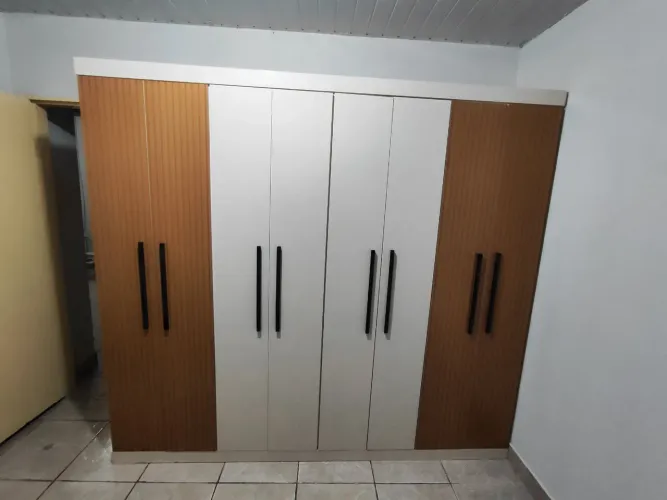 Guarda-Roupa Casal 8 Portas - Espaçoso, Moderno e Bem Conservado