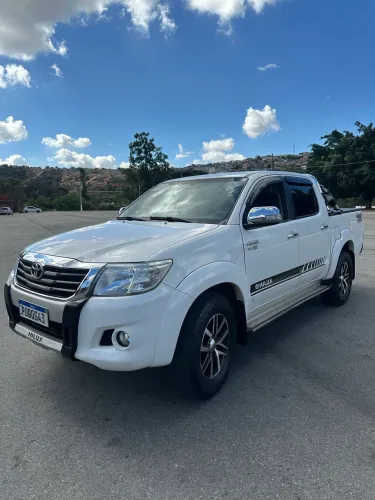 Toyota Hilux CD SRV 4X4 2.7 Flex 16V Aut. 2015
