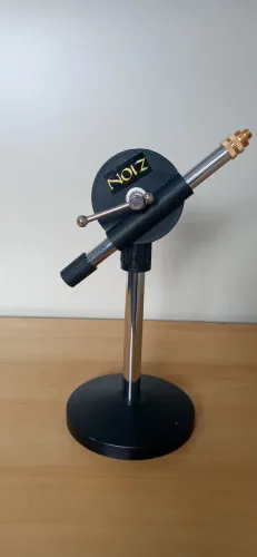 Suporte para Microfone de mesa profissional Noiz - Totalmente em ferro cromado e anodizado