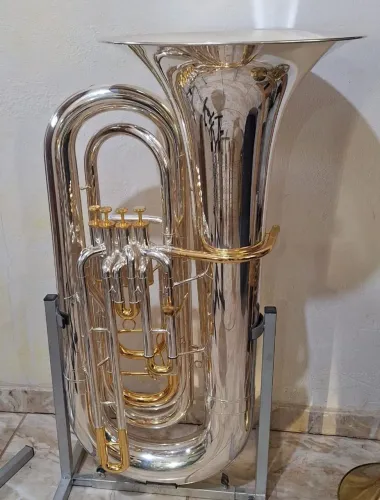 Tuba Ideal 4/4 de 4 pistos em Sib, Prata com Ouro.<br>