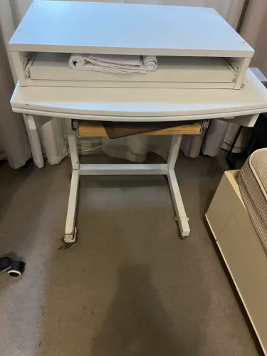 Mesa portátil com rodinhas