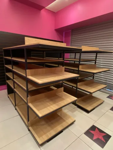 Estantes central para loja em madeira (MDF) e Metal