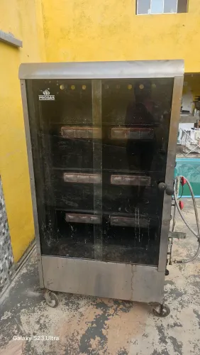 Máquina para assar frango