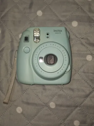 Câmera polaroide instax mini 9