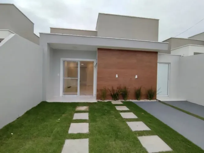 VENDO CASA 2 QUARTOS C 2 SUITES