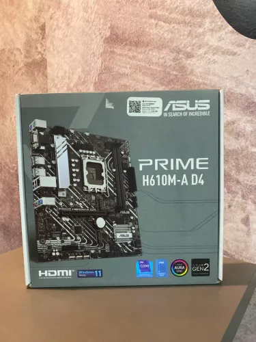 placa-mãe é uma ASUS Prime H610M-A D4, projetada com um socket Intel LGA 1700