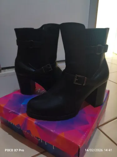 Bota cano baixo e salto médio ! Confortável ! 