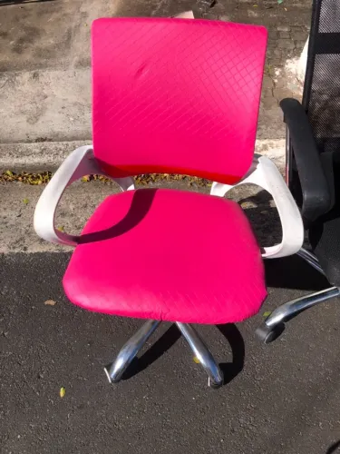 Cadeira de Escritorio Rosa Semi nova