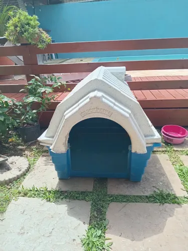 Vendo casinha de plástico grande