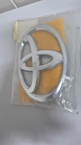 Emblema Traseiro Toyota Etios 12/18 Original cod *4