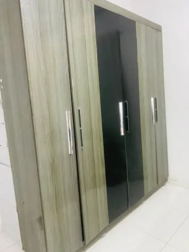 Vendo guarda-roupa 6 portas super conservado
