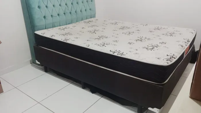 Cama box com colchão e cabeceira