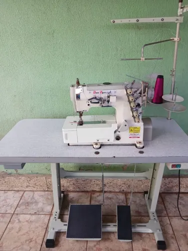 Máquina de costura Galoneira
