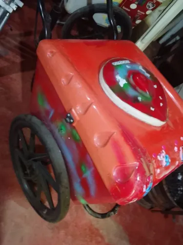Vende-se dois carinhos de picolé por 800 reais cada um