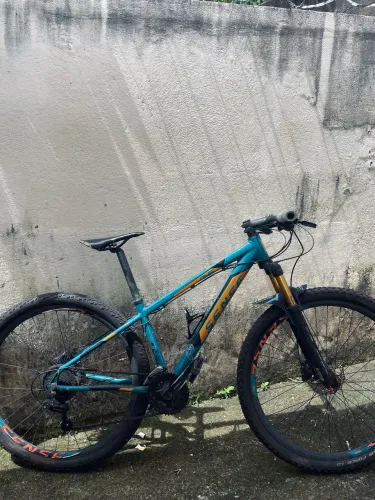 BIKE ARO 29 suspensão a ar ,componentes SHIMANO