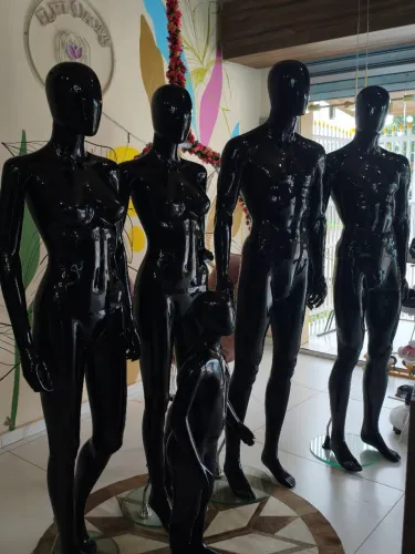 Manequins Smarts Preto em Politeleno. 