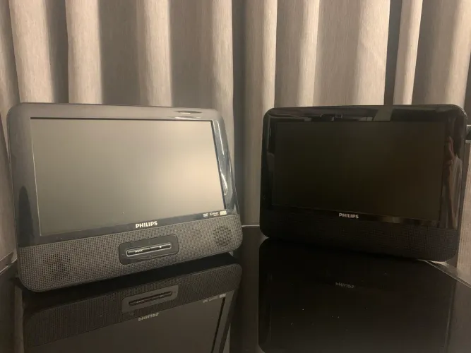 DVD portátil com duas telas Philips - Carro