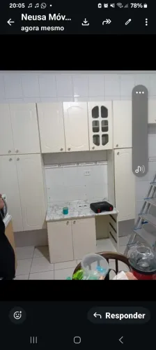 Armário de cozinha branco suspenso