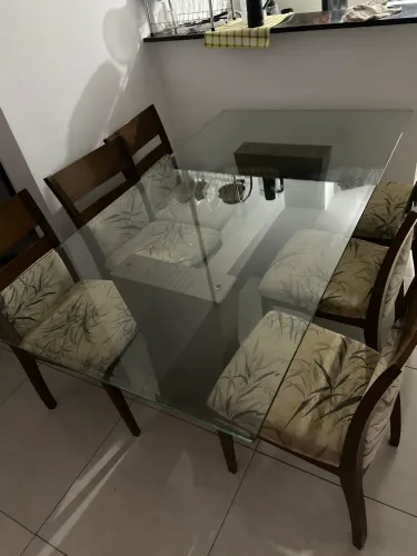 MESA RETANGULAR COM 6 CADEIRAS
